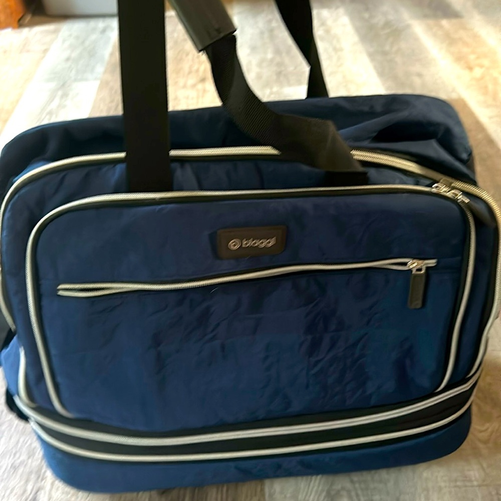 Expandable B Biaggi suit case